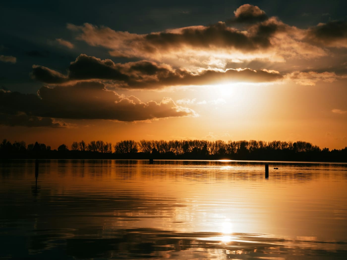 Zonsondergang boven de Vlietlanden bij Voorschoten